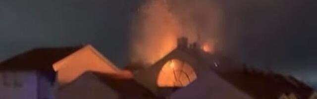 (VIDEO) Požar u Beogradu: Goreo krov stambene zgrade