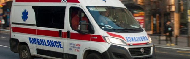 Dete (3) upalo u šaht, hitno prevezeno u Tiršovu