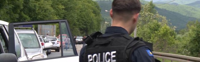 Specijalne jedinice kosovske policije u blizini prelaza Jarinje i Brnjak