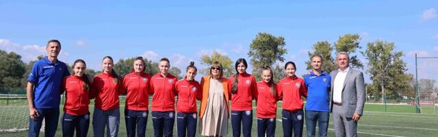 Maja Gojković posetila igračice Ženskog fudbalskog kluba „Borac” u Čačku