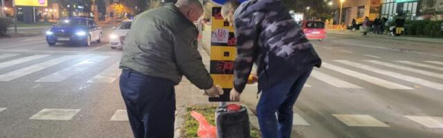 FOTO: Gradske službe ponovo ekspresno peru "krvave šake" sa Bulevara oslobođenja