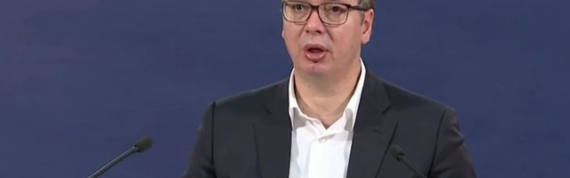 OBEĆANJE "Do kraja decembra 1,8 miliona doza vakcina"