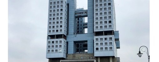 U Kalinjingradu će biti srušena zgrada koja liči na glavu robota
