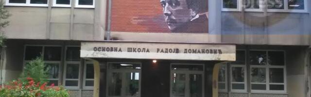 Ima li panike u Vranju: Beli kombi navodno nudio prevoz školskoj deci?