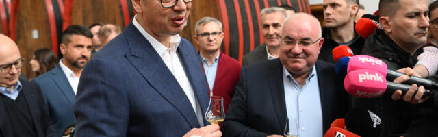 Vučić: Država ne planira da se odrekne većinskog vlasništva u Namenskoj, iako ima više ponuda