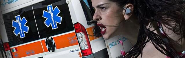 OTROVANA PEVAČICA: Prekinut koncert, hitno prevezena u bolnicu (VIDEO)