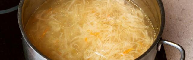 SVE VIŠE ŽENA UBACUJE NOVČIĆ U LONAC KADA KUVAJU KUPUS! Kad čujete koji PROBLEM rešava - u trku ćete ponoviti