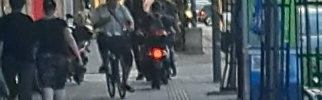 Čitaoci javljaju: Motociklisti i biciklisti voze po trotoaru