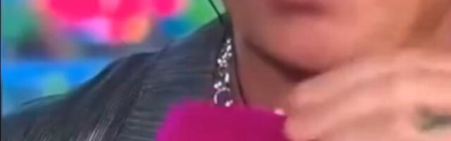Pomislili su da je kokain, ali nije - Robi Vilijams komentarisao Mundijal, pa mu nešto belo ispalo na mikrofon (VIDEO)