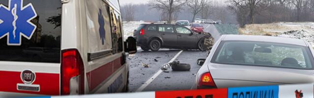 STRAVIČNA SAOBRAĆAJNA NESREĆA KOD TUTINA! Povređeno sedmoro ljudi, MEĐU NJIMA I TROJE DECE!