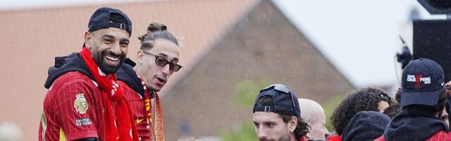 Salah se pobrinuo da svi u Liverpulu, pa čak i saigrači koje je tvrdio da voli, budu pod točkovima autobusa... dok je on za volanom!