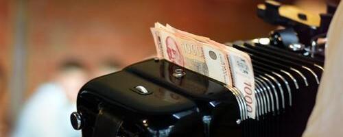 U BEOGRAD DOŠAO SA 1 KESOM, SPAVAO U PARKU I PLAKAO U WC! Fatalna pevačica mu bila ljubavnica, za jednu pesmu uzeo 100.000 €, pretrpeo najteži životni udarac