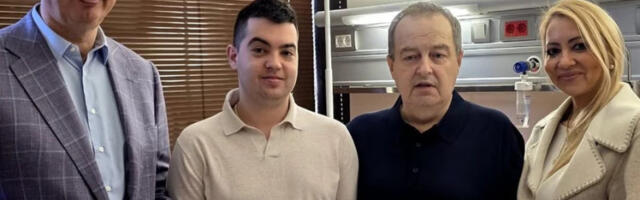 Dačić danas izlazi iz bolnice, Vučič objavio sliku: “Nema više lenčarenja”