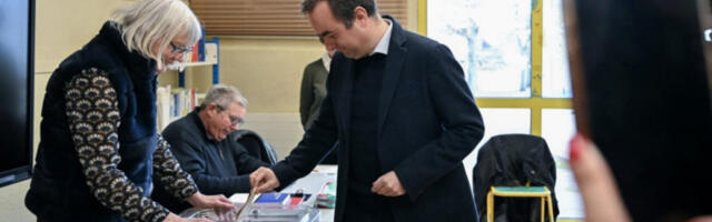 Затворена биралишта у Француској