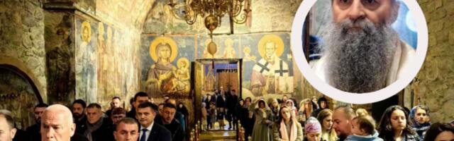 PATRIJARH PORFIRIJE PROGOVORIO O ONOME ČEGA SE SVI PLAŠIMO: Snažne emocije na vaskršnjoj liturgiji u Pećkoj patrijaršiji (FOTO)