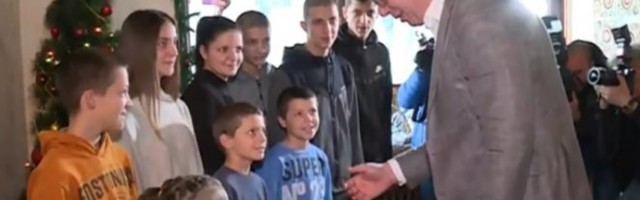 VUČIĆ SUTRA U POSETI PORODICI ÐURIĆ U LAĆARKU! Jovanka je samohrana majka DEVETORO DECE!