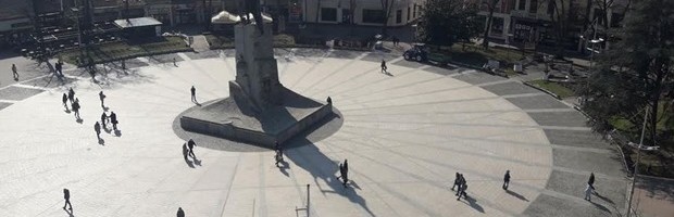 KORONA PONOVO BUKTI KRALJEVOM