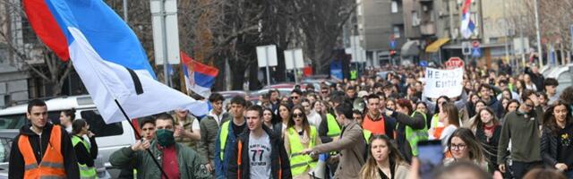 "Ostajemo u potpunoj BLOKADI": Maturanti u KG protiv odluke direktora da se od danas nastavlja nastava