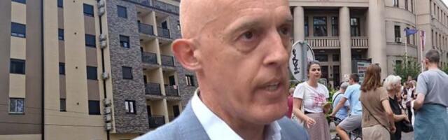 TAJKUN ZIDA I ZGRĆE MILIONE, A SIN MU VOĐA BLOKADA NA PRAVNOM! Neviđeno licemerje investitora Gorana Bojovića - evo šta je niklo u Ulici Ruđera Boškovića!