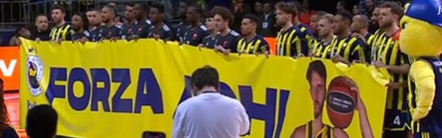 Veliki gest Fenerbahčea, na ogromnom transparentu poslali poruku Polonari koji vodi bitku sa opakom bolešću