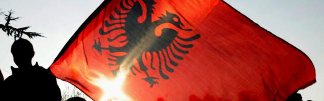 ALBANSKA ZASTAVA USRED ISTRE PODIGLA BURU, POLICIJA MORALA DA REAGUJE Meštani ogorčeni, kažu da je reč o PROVOKACIJI (FOTO)