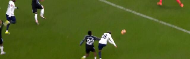 Aston Vila srušila Totenhem: Utakmica FA kupa u senci tuče na terenu!