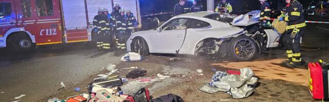 (FOTO) MUŠKARAC IZ SRBIJE POGINUO U TEŠKOJ NESREĆI U MINHENU! Vozač teško povređen: Besnim "poršeom" ispravio krivinu i UDARIO U STUB!