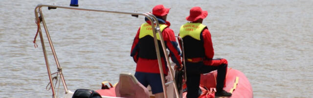 Велика акција спашавања на Сави: десетине људи заробљено у мочвари код Бабине Греде