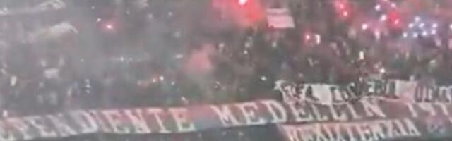 Haos u Medeljinu: Navijači nadjačali policiju i zapalili pola stadiona, meč prekinut posle 60 sekundi