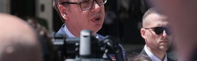 Da li je moguće da Vučić nije znao ništa o čarter letu za Tivat? Otvorena brojna pitanja
