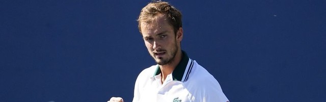 Favoriti rutinski do osmine finala: Medvedev za sat počistio Mekdonalda