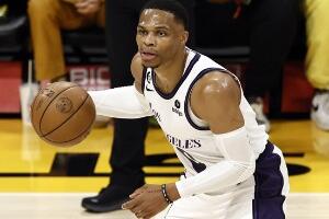 Расел Вестбрук каријеру наставља у Клиперсима