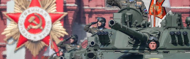 PLJAS! PUTINOVA ŠAMARČINA ZAPADU Američki tenkovi na Crvenom trgu u Moskvi!
