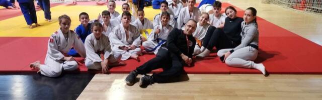 Džudo klub „Partizan“ iz Leskovca osvojio 13 medalja i pehar