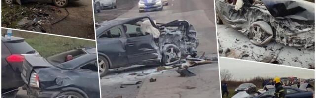 POGLEDAJTE FOTOGRAFIJE STRAVIČNOG UDESA KOD SMEDEREVA! Preticao vozilo auto-škole, pa se direktno zakucao u druga kola! Srča i delovi olupine na sve strane!