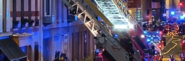 URUŠIO SE POD STANA U PARIZU, DRAMATIČAN SNIMAK: U prostoriji bilo 50 ljudi na ŽURCI, ima povređenih, ljudi PROPALI sprat niže! (VIDEO)