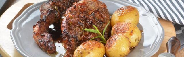 Postavite ovo u rernu dok pečete meso: Biće mekano i sočno kao iz restorana