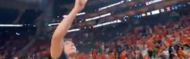 Crnogorski košarkaš nasmejao celu Ameriku: Hteo da skine mrežicu sa obruča, ali je to pošlo naopako