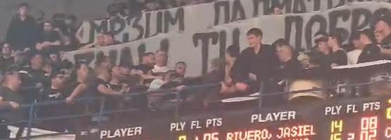 BRUTALNA TUČA GROBARA NA VEČITOM DERBIJU! Sevale pesnice, opšti haos! Navijači Partizana se potukli pred početak drugog poluvremena