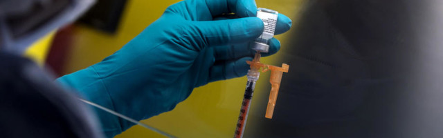 U Srbiju sutra stiže 40.000 doza ruske vakcine, u ponedeljak 9.800 Fajzera