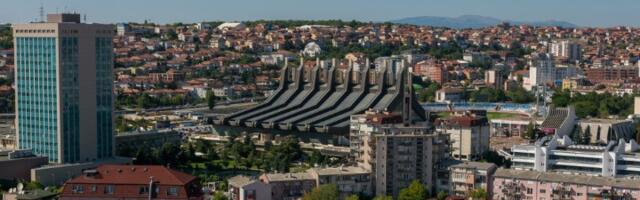 Plakati sa slikama Trampa i Grenela i porukom "Učinite Kosovo ponovo velikim" u Prištini