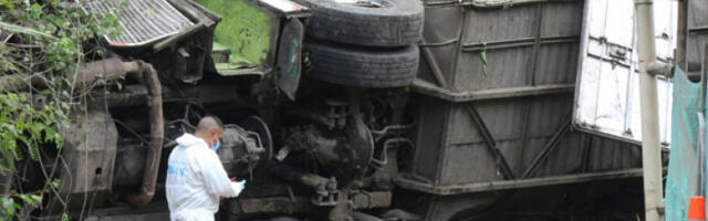 Школски аутобус пао са литице у Колумбији, најмање 10 особа погинуло