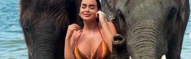Pevačica se kupa sa slonovima na Tajlandu, a Fotošop "zvoni" sa svake fotke: "Okej, preterala..."