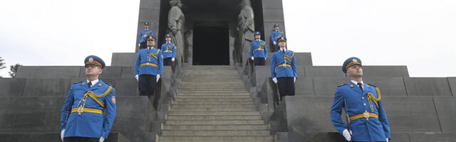 Vučević položio venac na Spomenik neznanom junaku na Avali