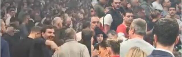 OVO NISTE VIDELI! Član delegacije Partizana skandaloznim potezima izazvao bes Delija! (VIDEO)