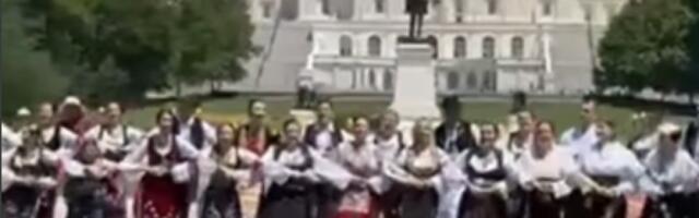 Srpska trobojka i narodne nošnje usred Vašingtona: Razvilo se veliko kolo ispred Kapitola! (VIDEO)