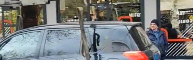 Evo GDE SU PREMEŠTENA vozila iz Bulevara zbog Vučićevog mitinga