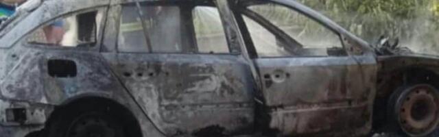 Tuga! Kupio prvi auto u životu, brao maline sa porodicom, a onda su kola planula usred vožnje