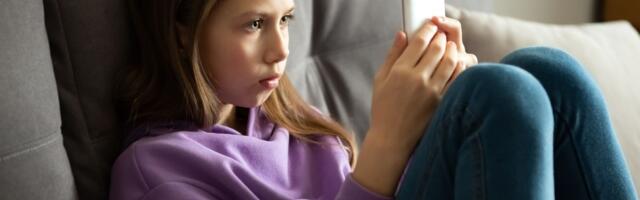 Da li znate kada je pravo vreme za prvi telefon i društvene mreže? Stručnjaci otkrivaju jasna pravila