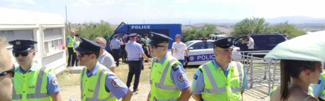 Zastrašujuće! Kurtijeva policija ugurala Srbe u limene bokseve - Hitno se oglasila Kancelarija za KiM nakon strašnog skandala (FOTO)